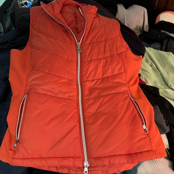 Daily Sports puffer vest size medium - Picture 7 of 8